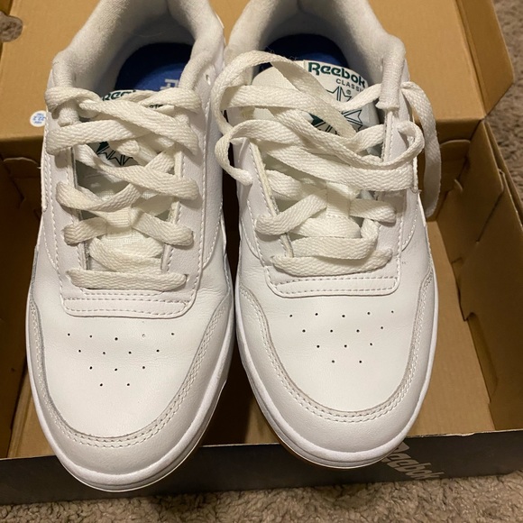 Reebok classic shoes - Picture 1 of 4